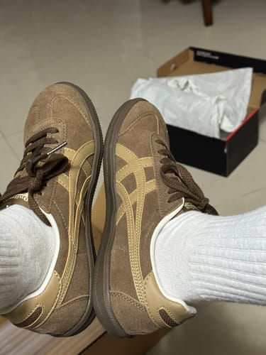 Customer photo review of Onitsuka Tiger Tokuten Cream Coffee 1183C562-200