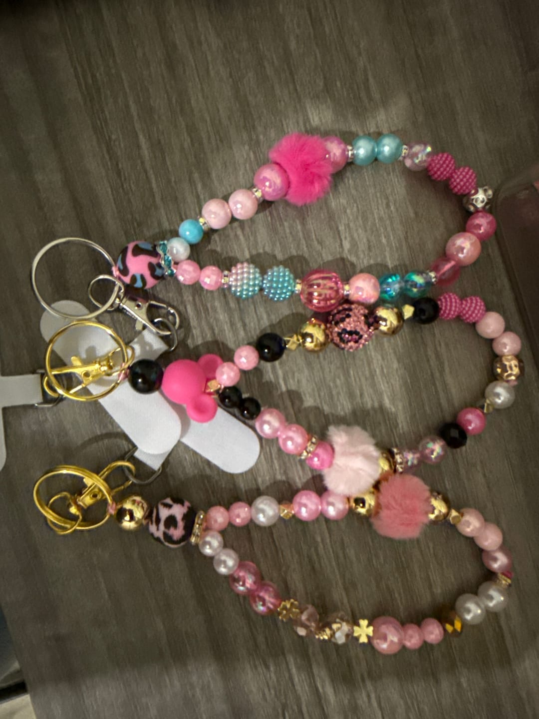 Customer photo review of Portachiavi Corto di perle fatto a mano 🩷🤎 Rosa e oro