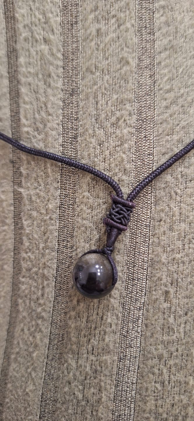 Customer photo review of Pendentif "Sphère" en Obsidienne Dorée