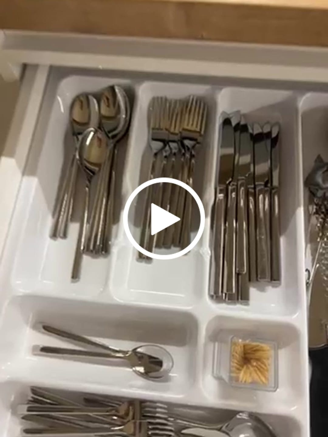 Customer video review of Sola Bestekset Montreux - 18/10 RVS - 50 delig / 6 personen