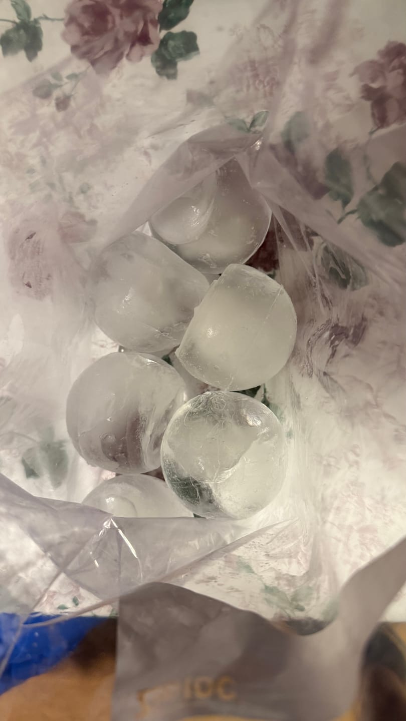Customer photo review of Moldes de Hielo tamaño GRANDE - Pack esferas y cubos - JAVA DRINKS