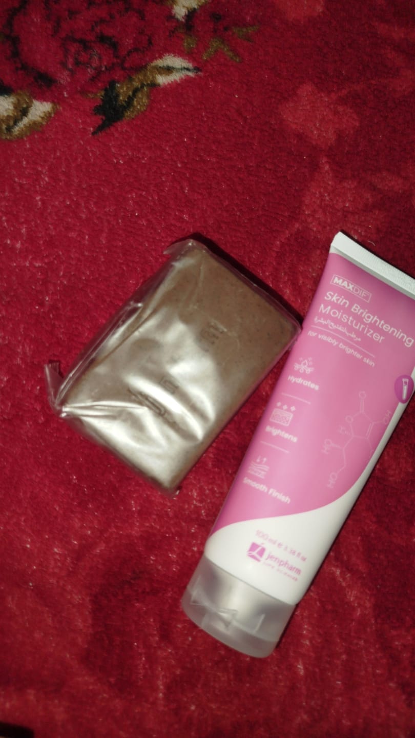 Customer photo review of Maxdif Brightening Moisturizer