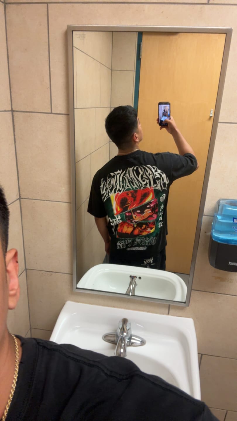 Customer photo review of 4297 - Demon Slayer: Kimetsu no Yaiba - Anime Tees