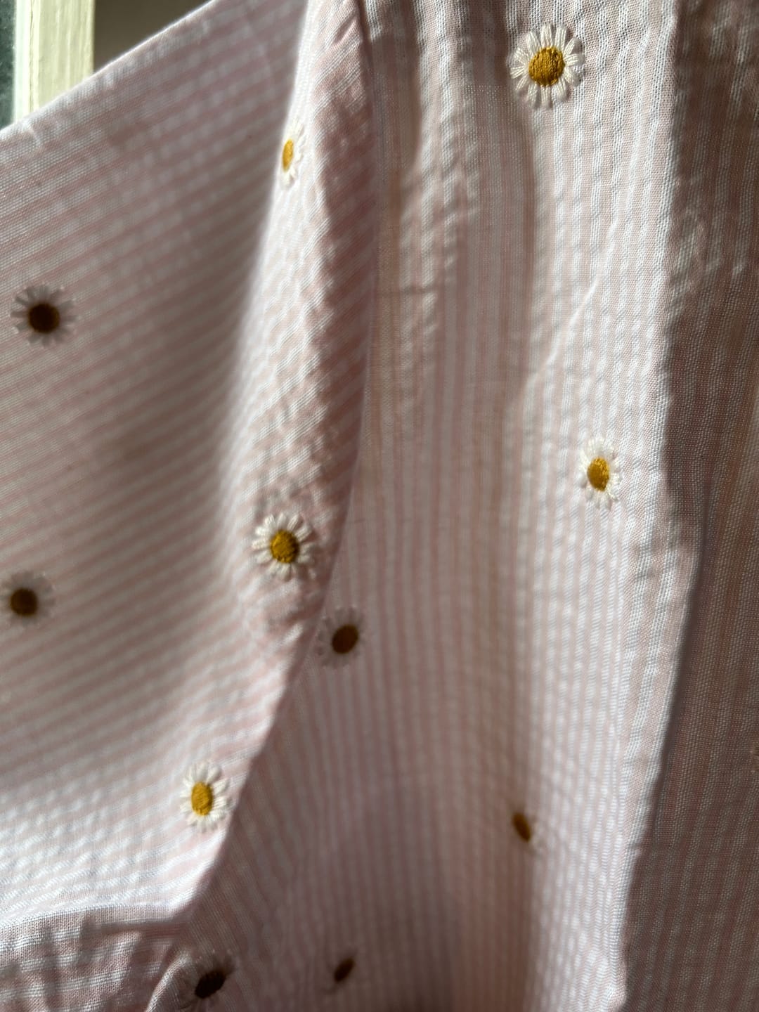 Customer photo review of Blouse Nila - Seersucker rayé rose & pâquerettes