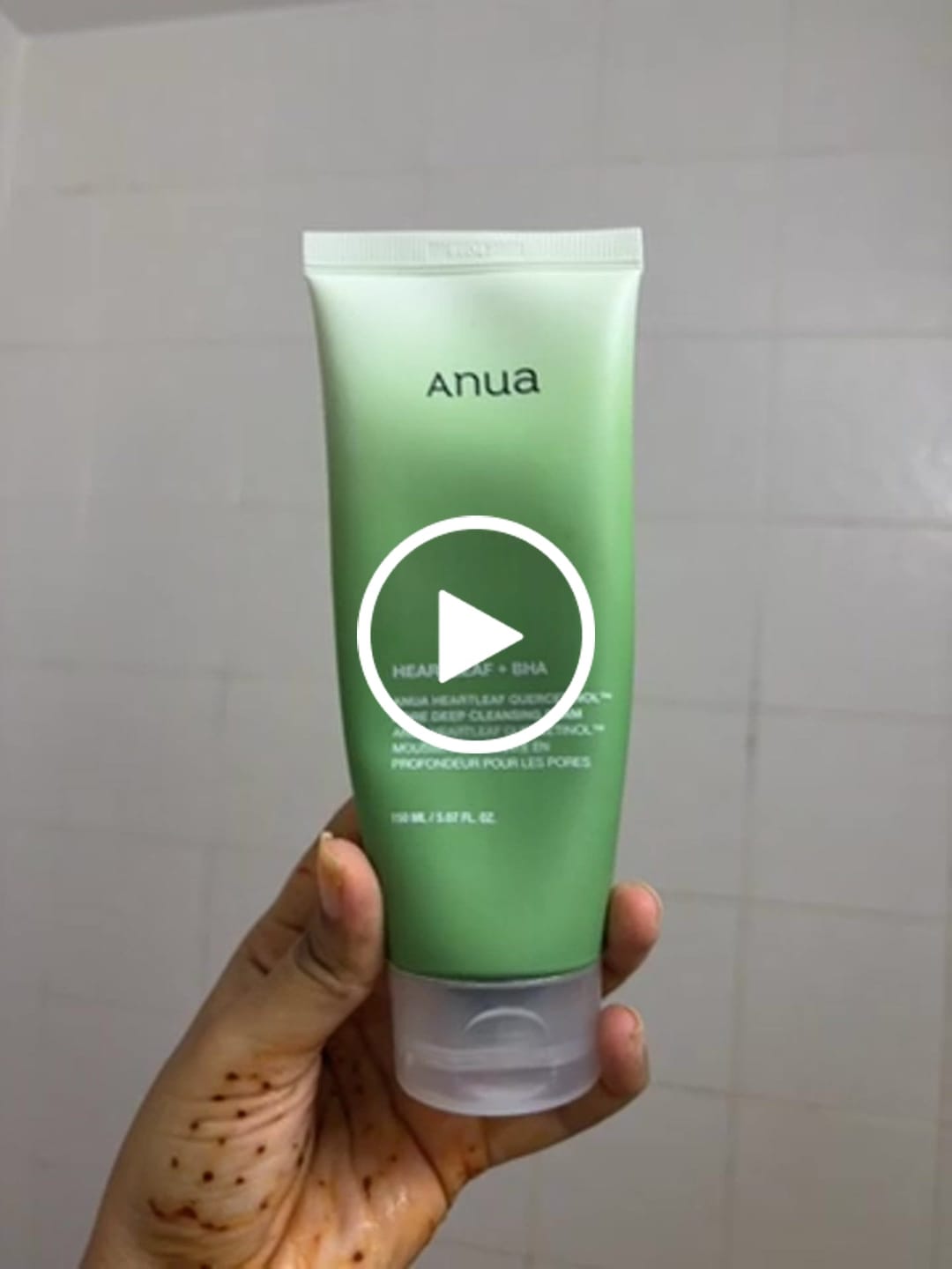 Customer video review of غسول انوا الرغوي للتنظيف العميق للمسام بخلاصة الهارتليف - 150مل