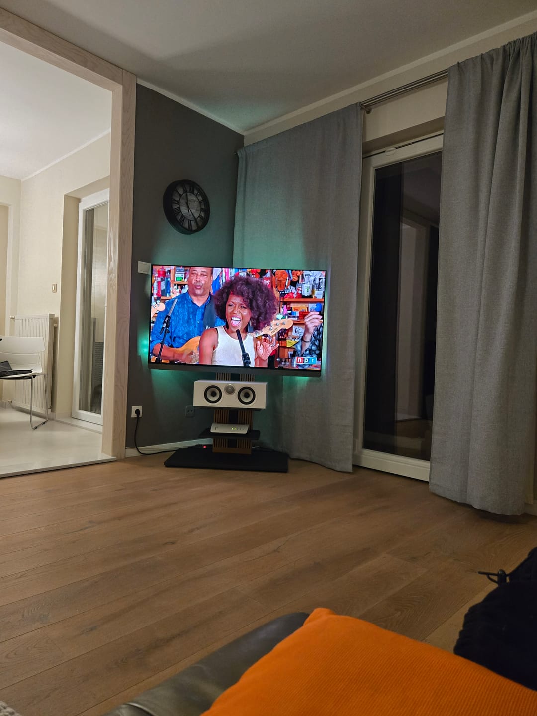 Customer photo review of Zen FT88 TV Stand