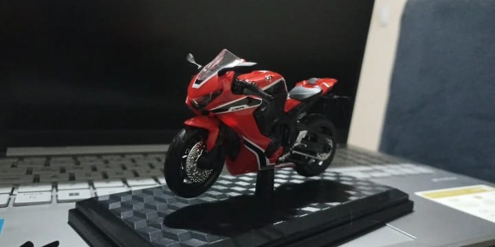 Customer photo review of MiniBike 1:18 scale