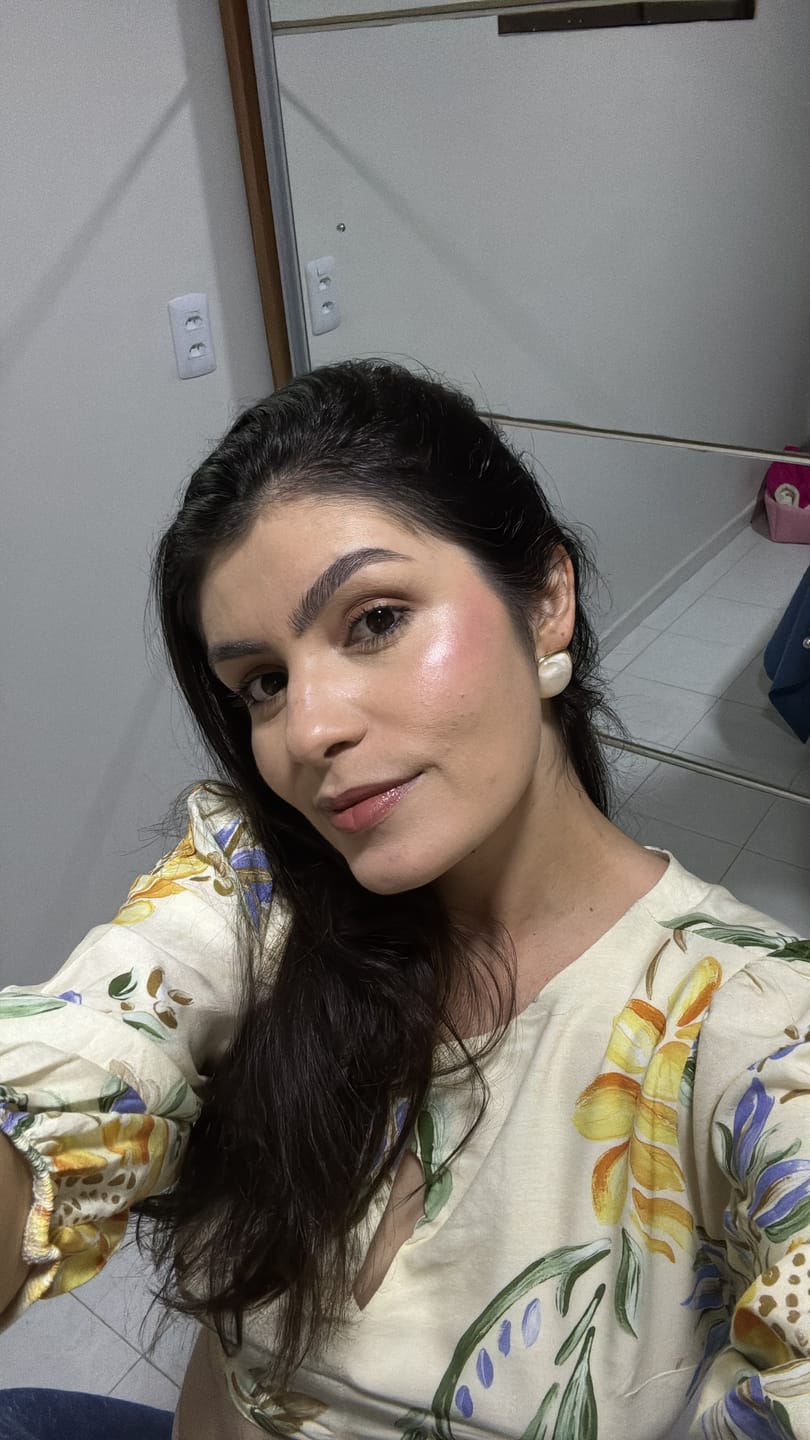 Customer photo review of Shine And Glow – Iluminador Em Stick – Vizzela