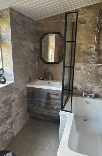Customer photo review of L-Shaped 1600 x 850/700 Shower Bath C/W Black Framed Bath Screen & Front Panel