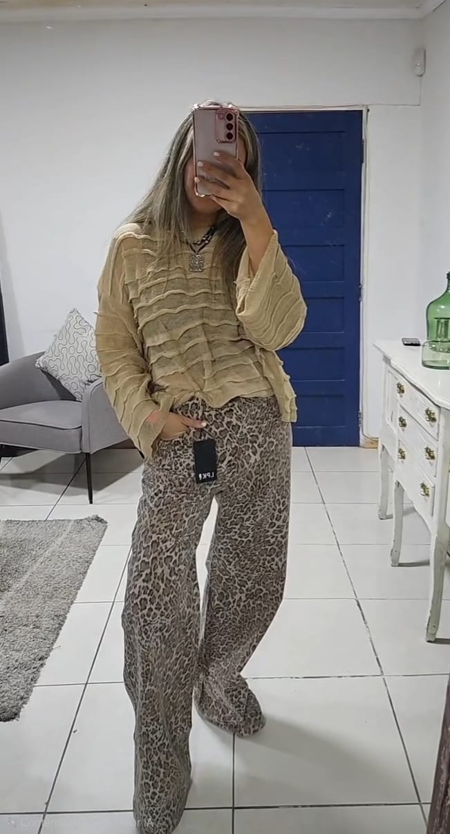 Customer photo review of JEANS WIDE LEG TIRO ALTO ADARA ANIMAL PRINT