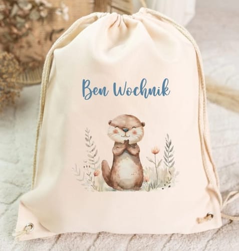 Kundenrezension zeigt einen personalisierten Turnbeutel mit einem süßen Otter-Motiv und dem Namen 'Ben Wochnik'.