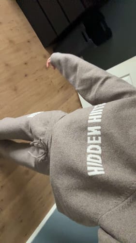 Customer photo review of KNIT SWEATPANTS TAUPE V2
