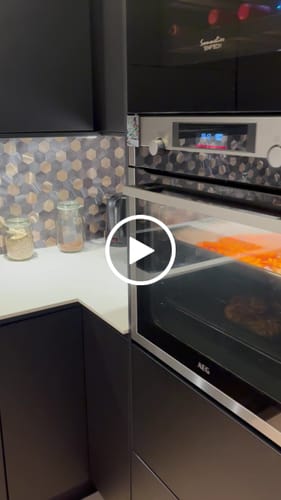 Kundeanmeldelse med video av 10-pk Latte hexagon selvklebende veggfliser