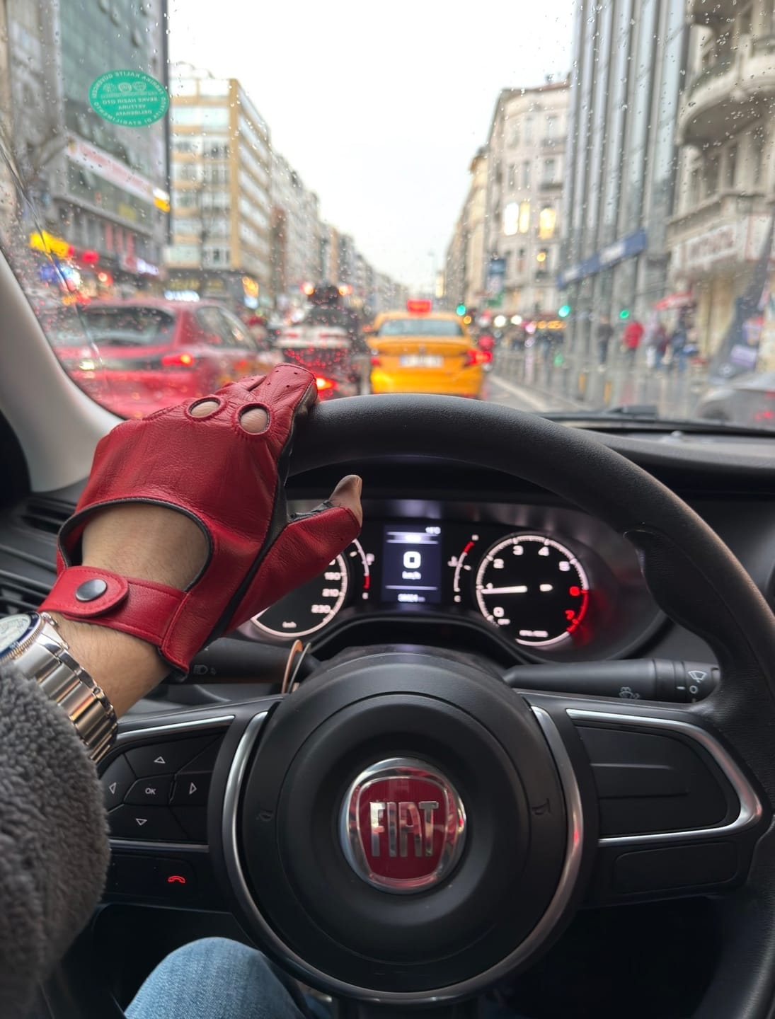 Customer photo review of Deri Sürücü Eldiveni Kırmızı Siyah