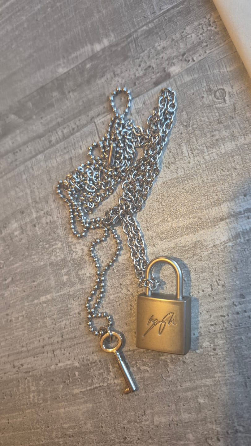 Customer photo review of SKZ Dominate: celebrATE Hyunjin Necklace