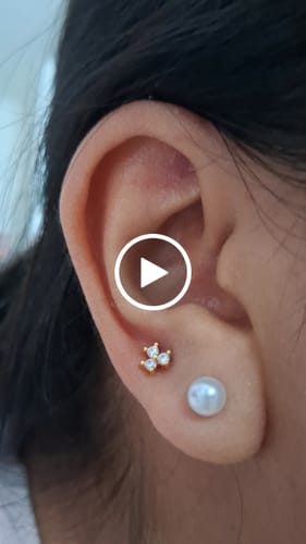 Customer video review of Piercing triangulos zirconias