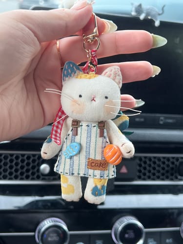 Customer photo review of Artist Kitty Bag Charm🎨｜ Longer Processing Time｜2+ Weeks🙏
