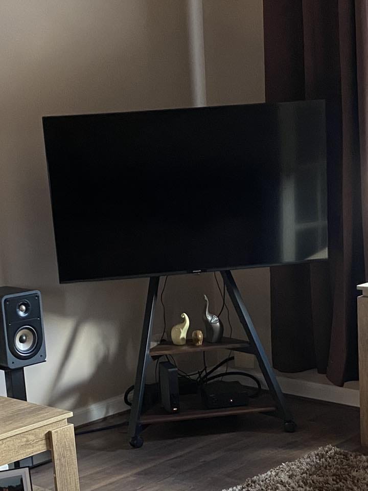 Customer photo review of Eiffel FT65 TV Stand