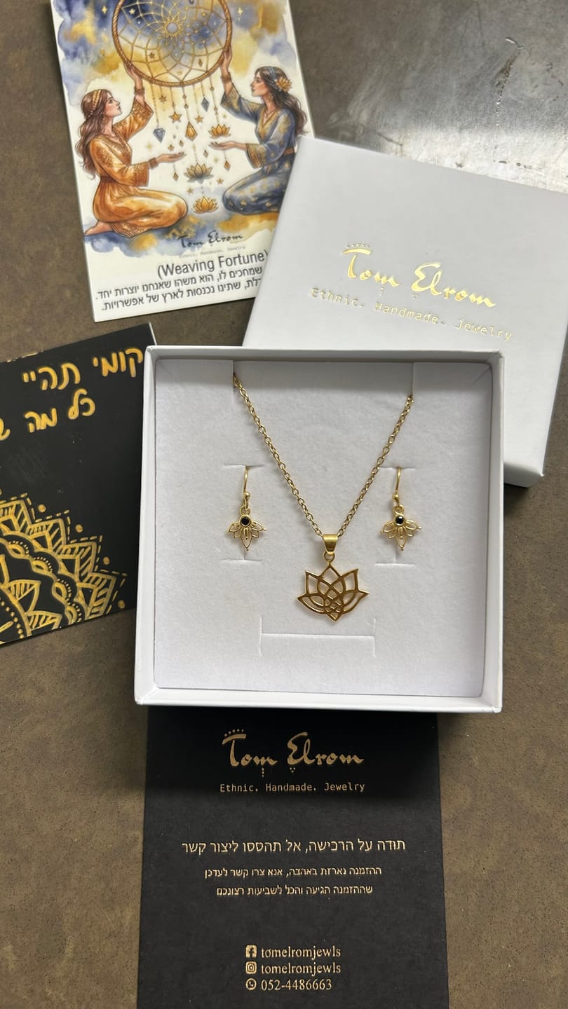 Customer photo review of עגילים נתלים לוטוס ואבני חן מוזהבים