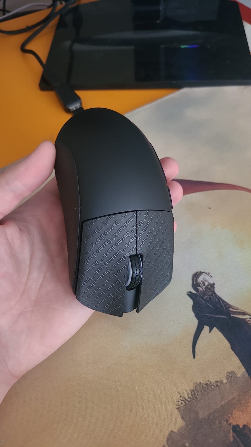 Customer photo review of Darmoshark M3 V2 Wireless Mouse