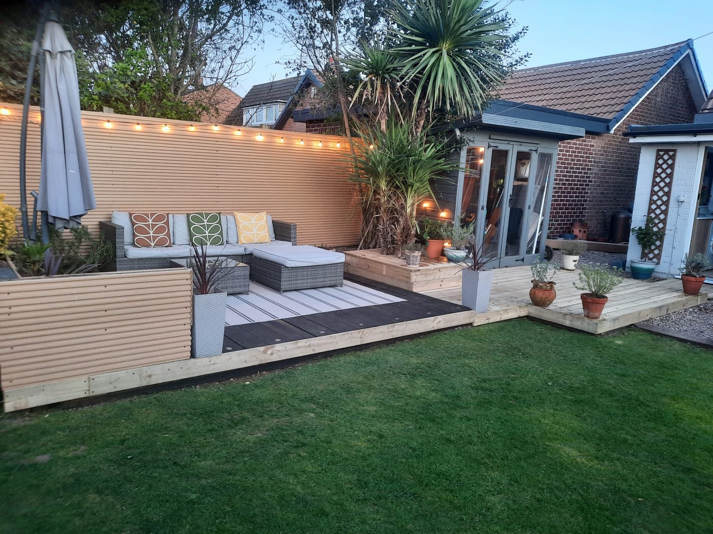 Customer photo review of Exterior Seamless Outdoor Panels 2.4m × 2.4m (16 Panels Per Pack) Multiple Colours