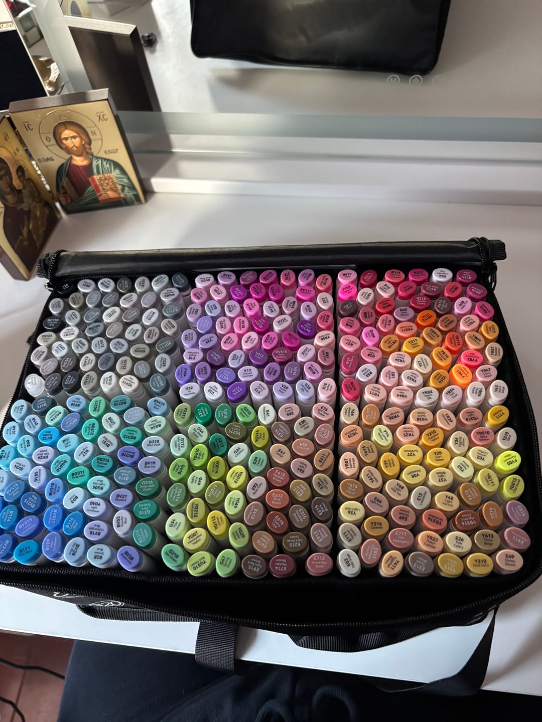 Customer photo review of Ohuhu Oahu 320 Colors Dual Tips Alcohol Art Markers, Fine & Chisel (New Color Codes)