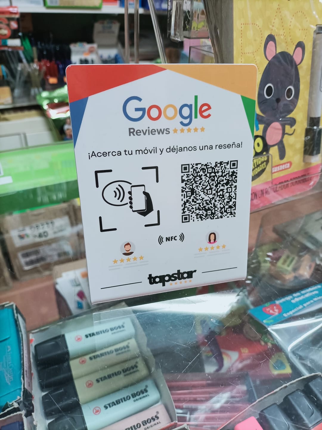 Customer photo review of Expositor Reseñas Google NFC y QR