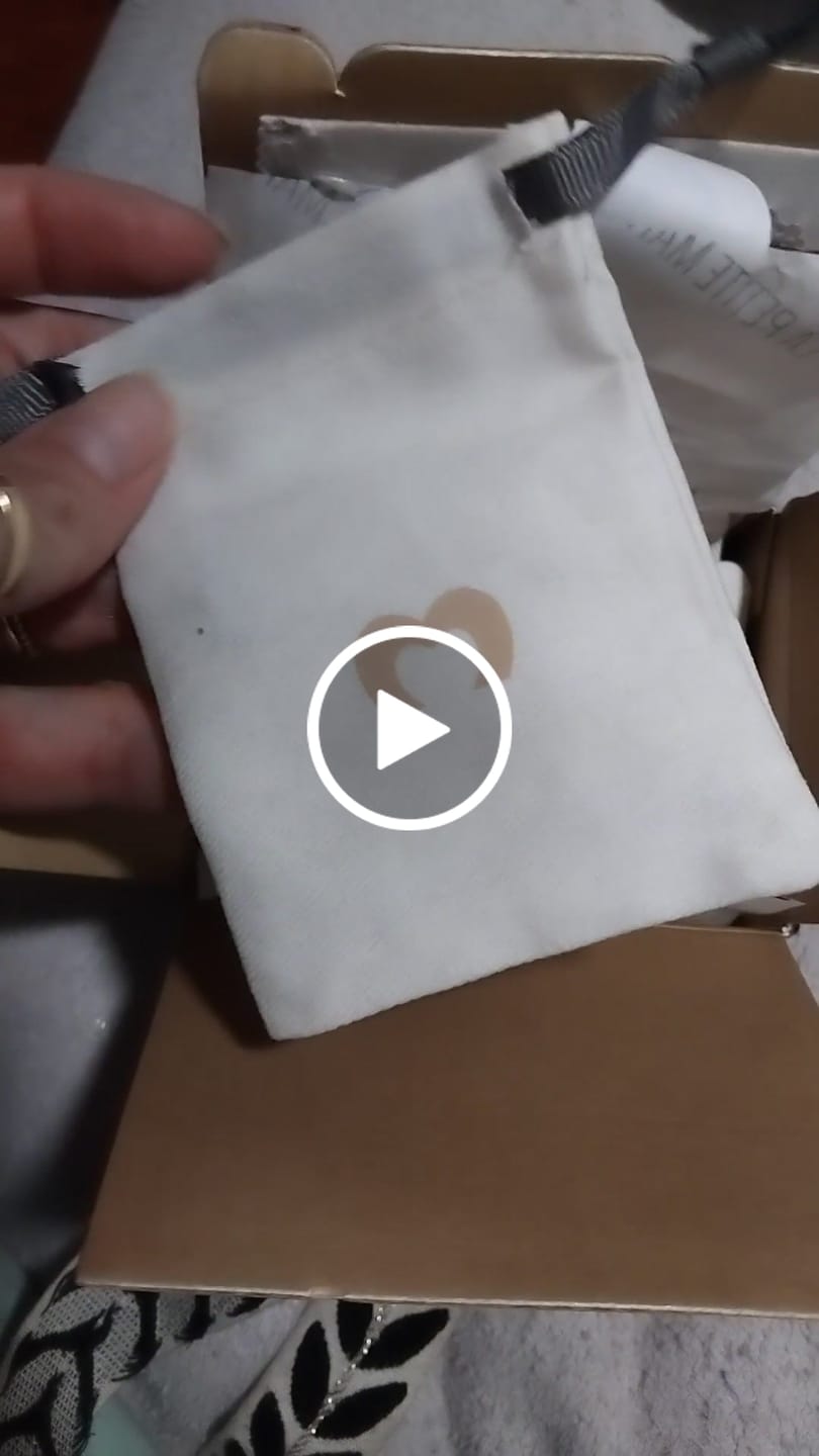 Customer video review of Bolsita Regalo Sweet Beige