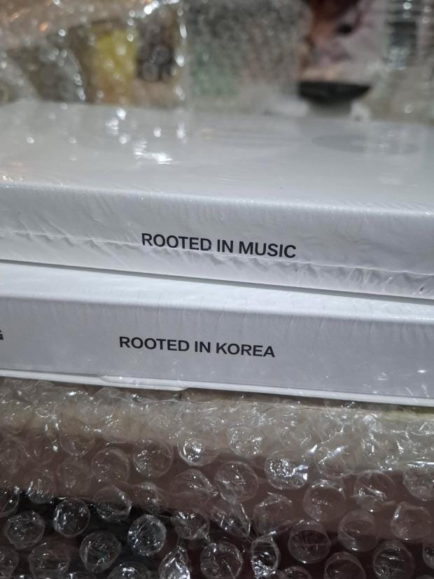 Customer photo review of BTS - ARIRANG 5TH ALBUM STANDARD SET (ROOTED IN KOREA VER + ROOTED IN MUSIC VER)