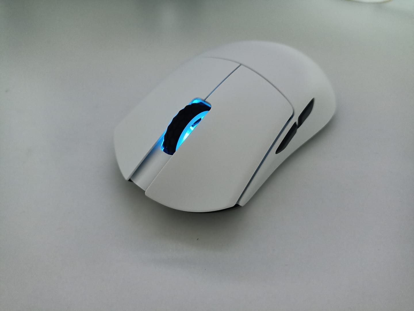 Customer photo review of Darmoshark M3 V2 Wireless Mouse