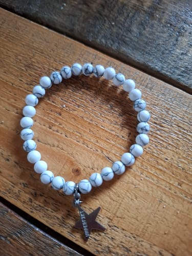 Customer photo review of »Traurigkeit loslassen« Blockadenlöser-Armband aus echtem weißen Howlith inkl. abgebrochenem Stern