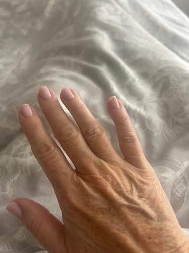 Customer photo review of CND™ Vinylux™ Gel-Like Effect Top Coat 15ml