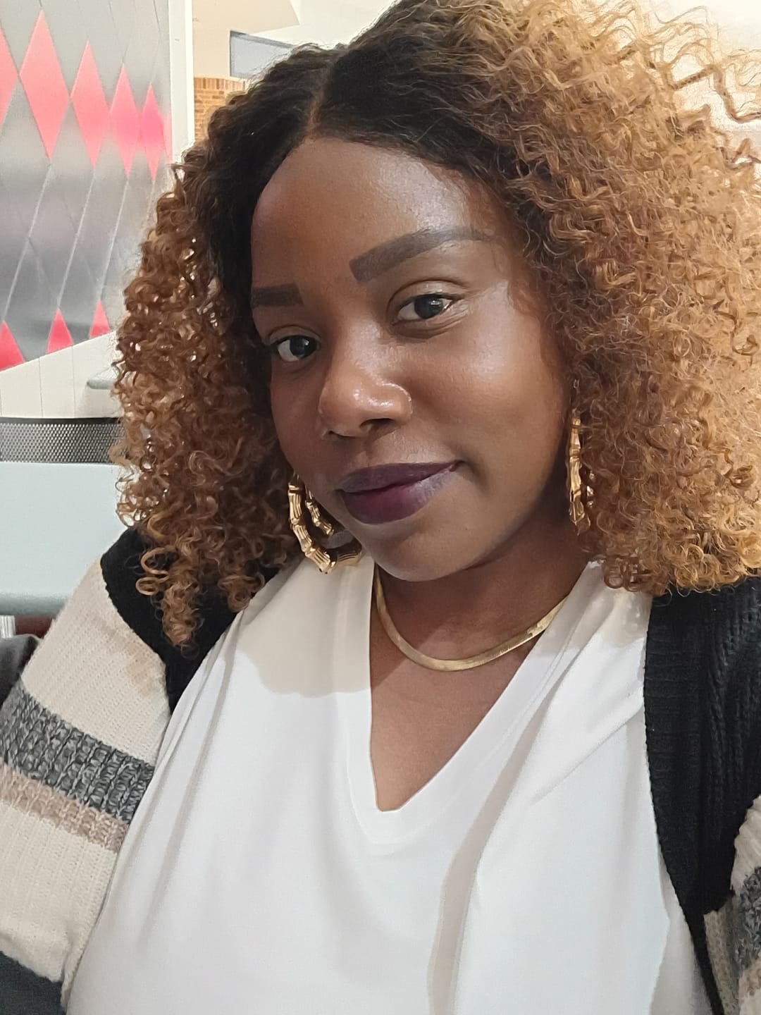 Customer photo review of Outre Melted Hairline Glueless HD Lace Front Wig - LATIRA