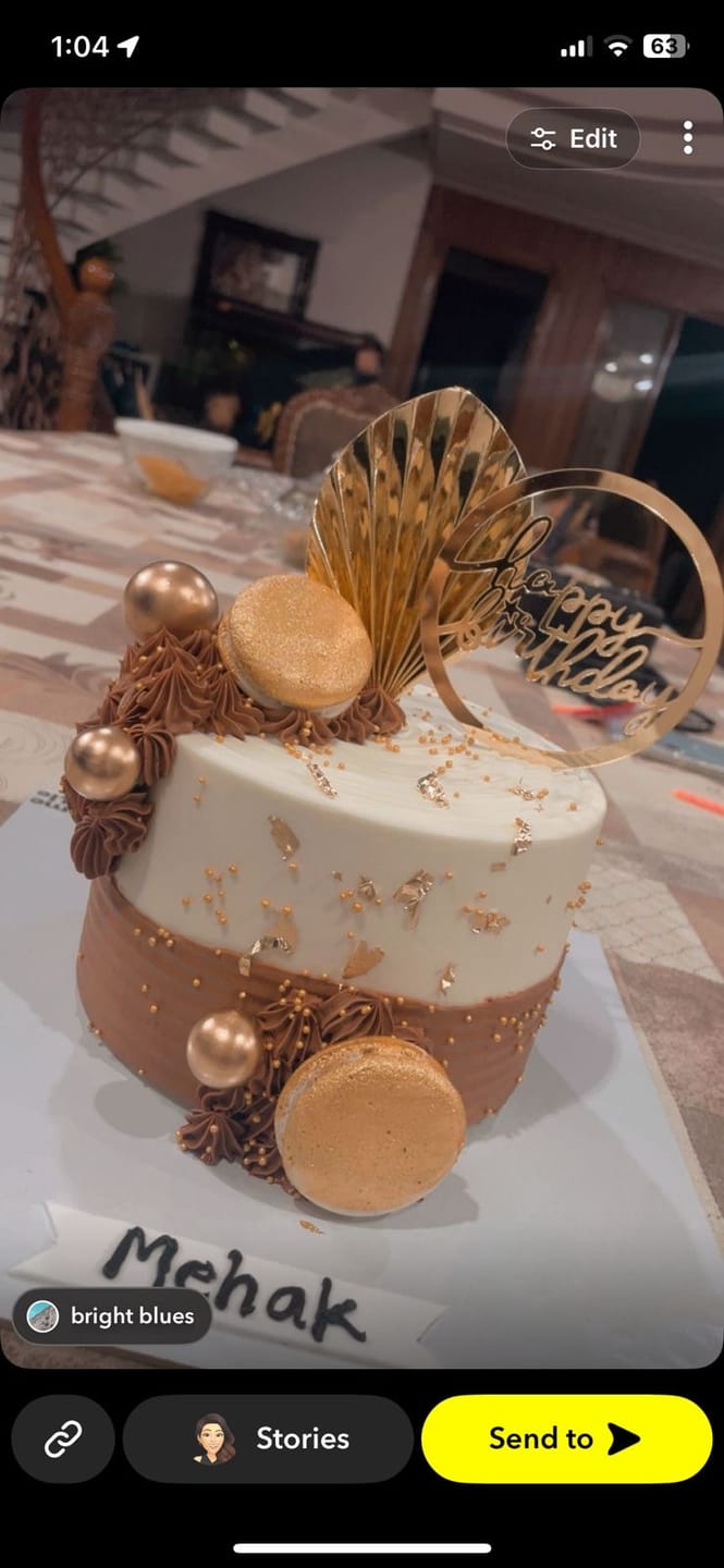 Customer photo review of Golden cake for boyfriend birthday