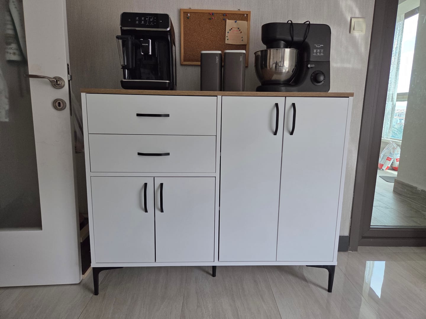 Customer photo review of Rani JE210 Kahve Köşesi Çok Amaçlı Dolap 4 Kapaklı 2 Çekmeceli Kiler Mutfak Dolabı Beyaz - Sepet Ceviz