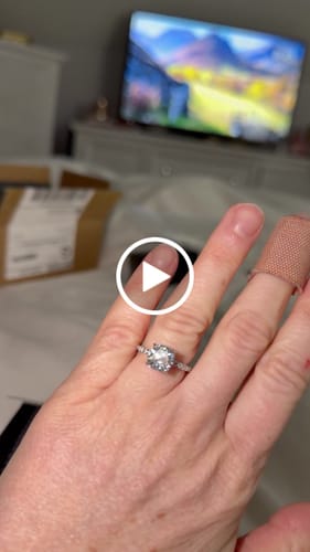 Customer video review of Louily Moissanite 2.0~2.5 Carat Cushion Cut Engagement Ring