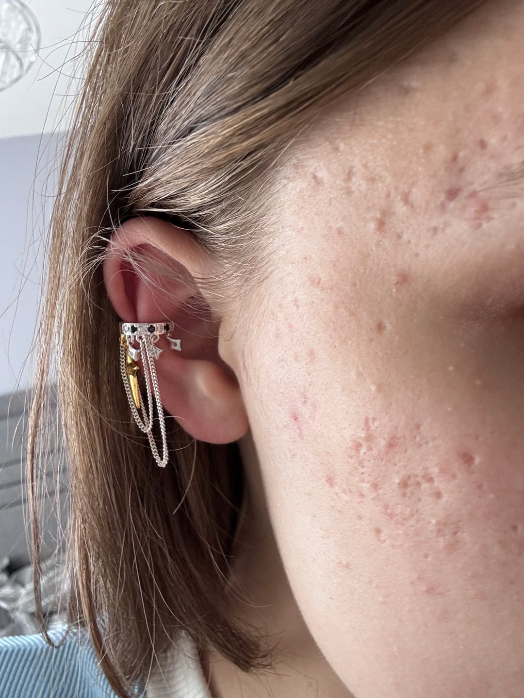 Customer photo review of Hyunjin earcuff