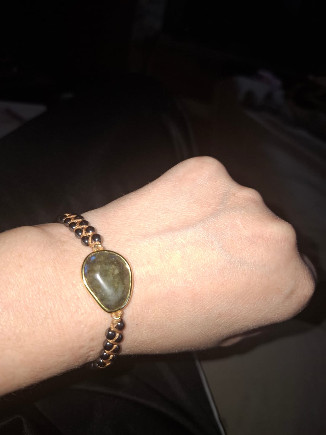 Customer photo review of Bracelet "Oeil Céleste" en Labradorite & Hématite