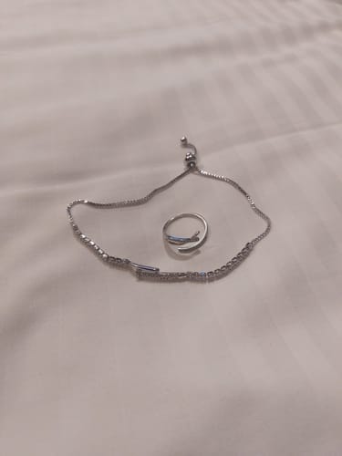 Customer photo review of Rhea Twist Ring