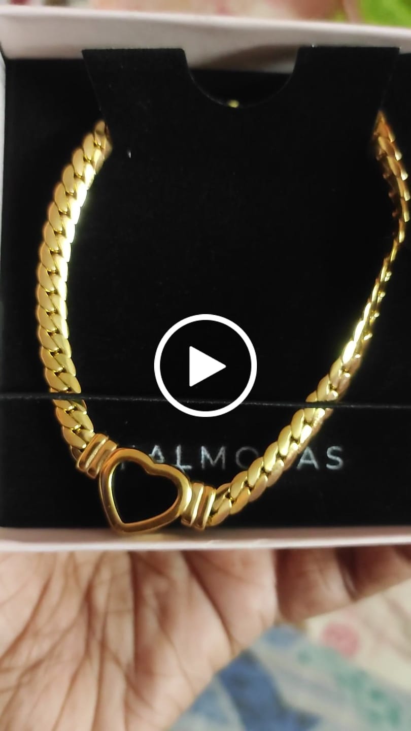 Customer video review of Cuban Chain Hollow Heart Necklace