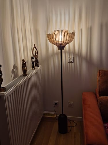 Avis photo d'un client sur Tullia teinté Chêne | Lampadaire