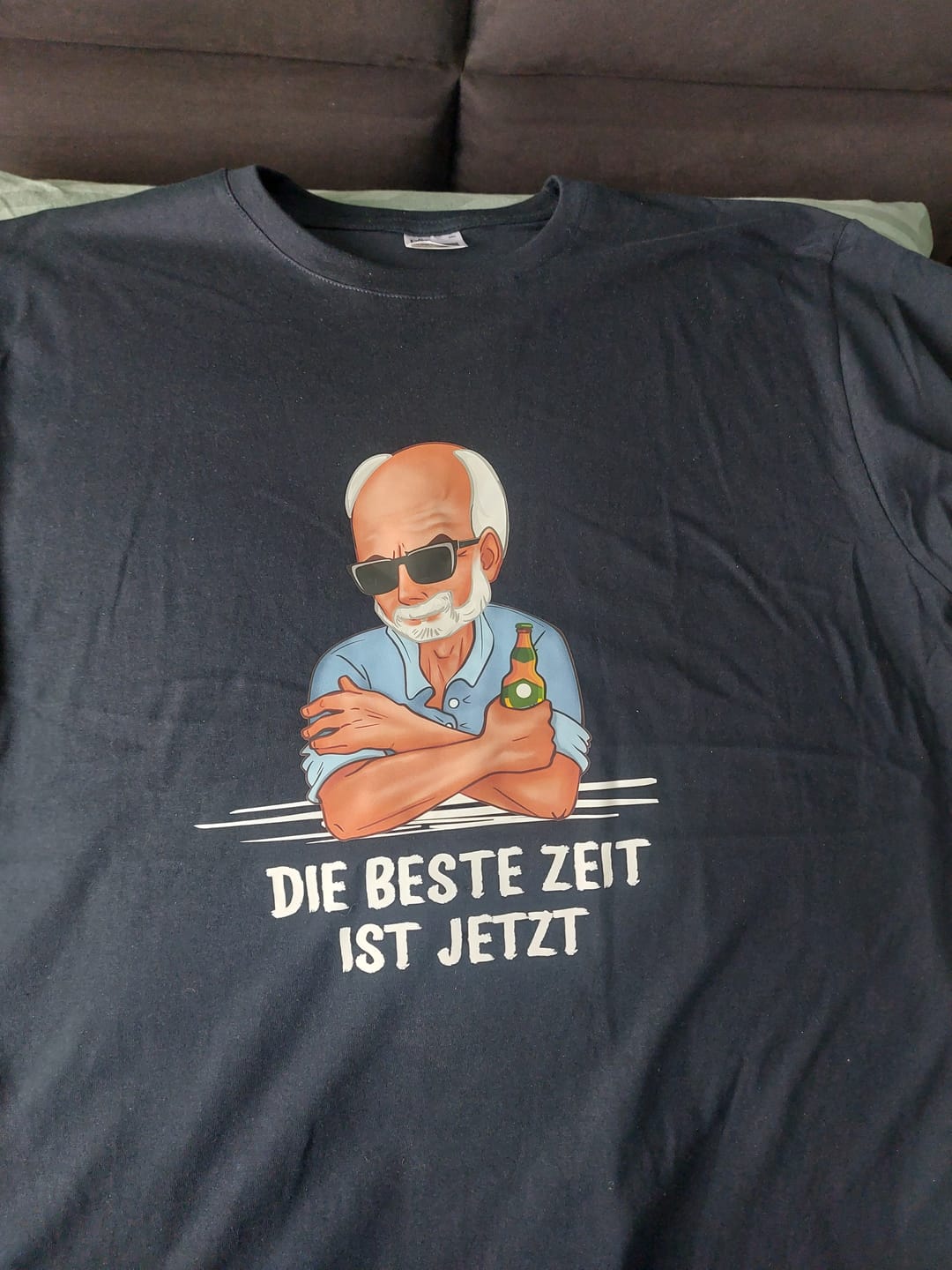 Customer photo review of Ich muss nichts - Personalisiertes T-Shirt für Rentner zum Ruhestand