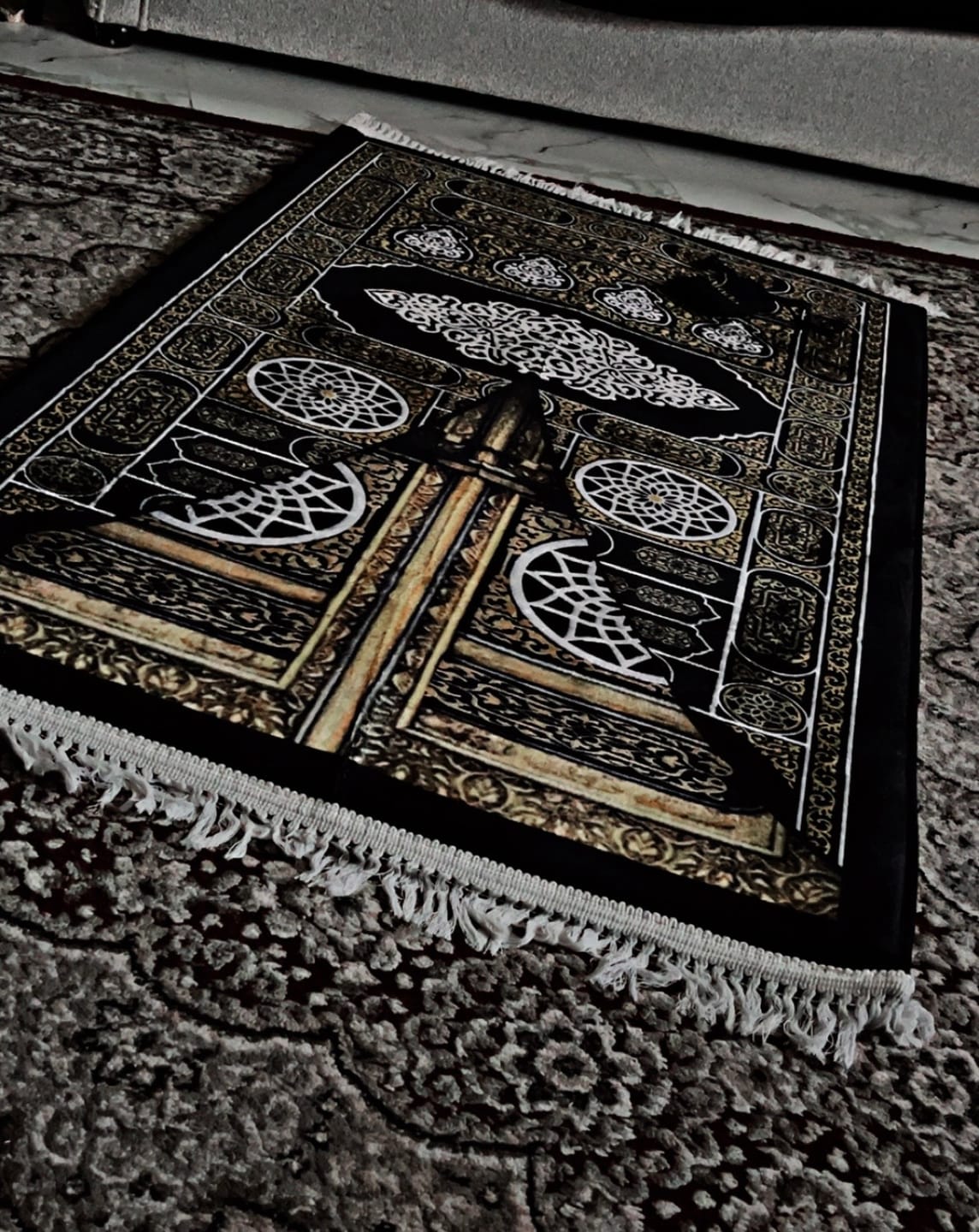 Customer photo review of Kaaba Door  Padded Prayer Mat