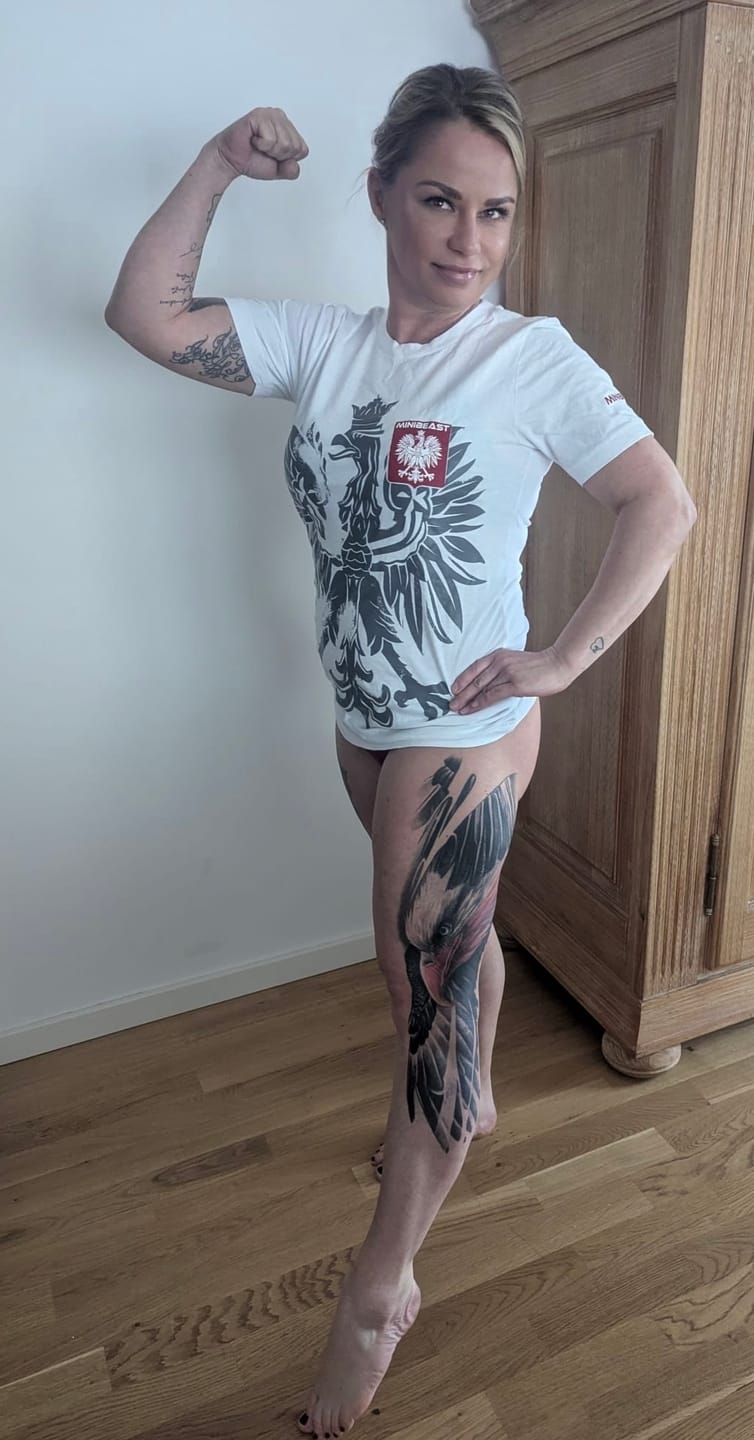 Customer photo review of Polska Midweight Unisex Tee