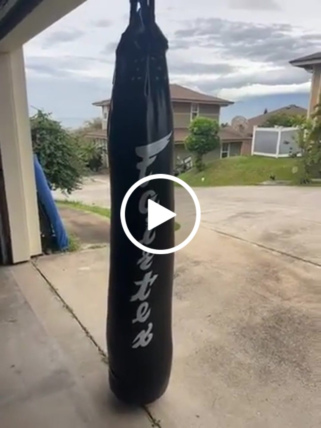 Customer video review of Fairtex HB6 6 Ft. Banana Bag Punching Bag for Muay Thai, Boxing, Kickboxing, MMA (Unfilled)- 14.17" W x 70.87" H