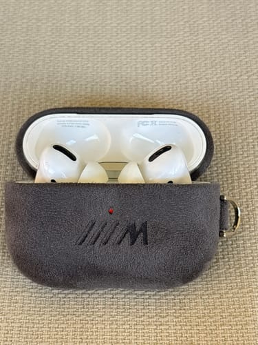 Customer photo review of BMW M ALCANTARA AIRPODS CASE