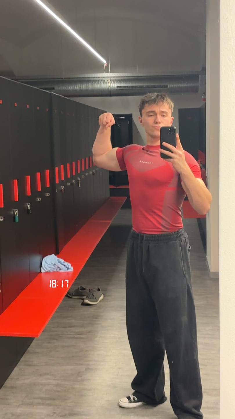 Customer photo review of 4294 - Apex Compression Tees