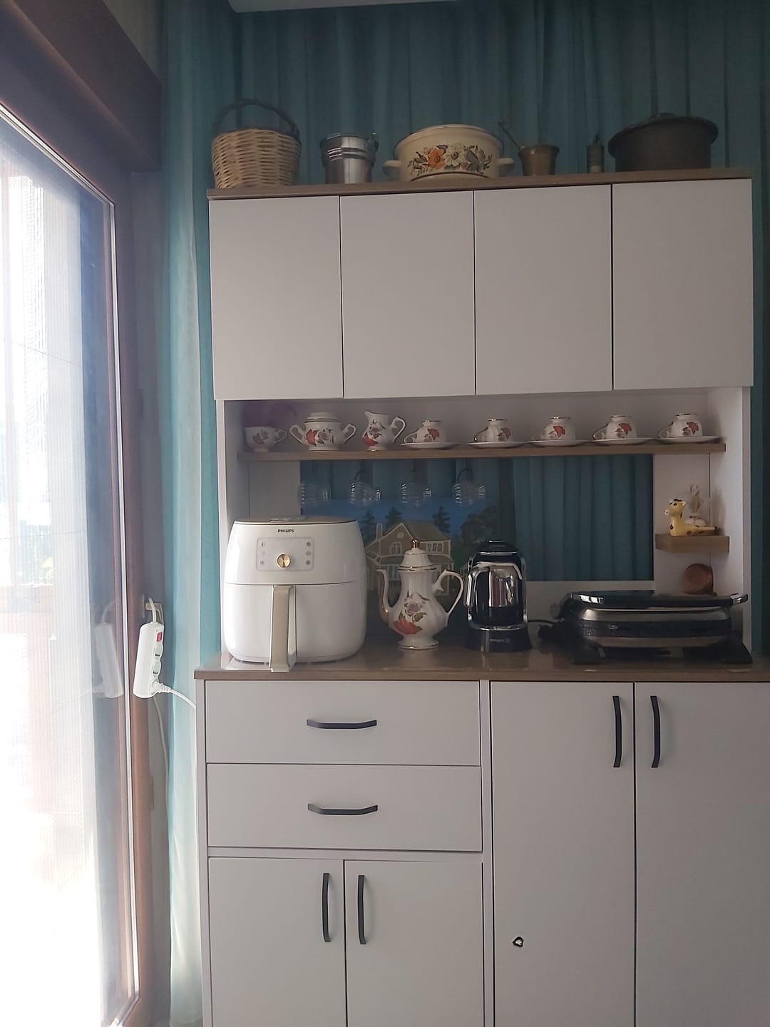 Customer photo review of Rani JE212 Kahve Köşesi Çok Amaçlı Dolap 8 Kapaklı 2 Çekmeceli Raflı Kiler Mutfak Dolabı Beyaz - Sepet Ceviz