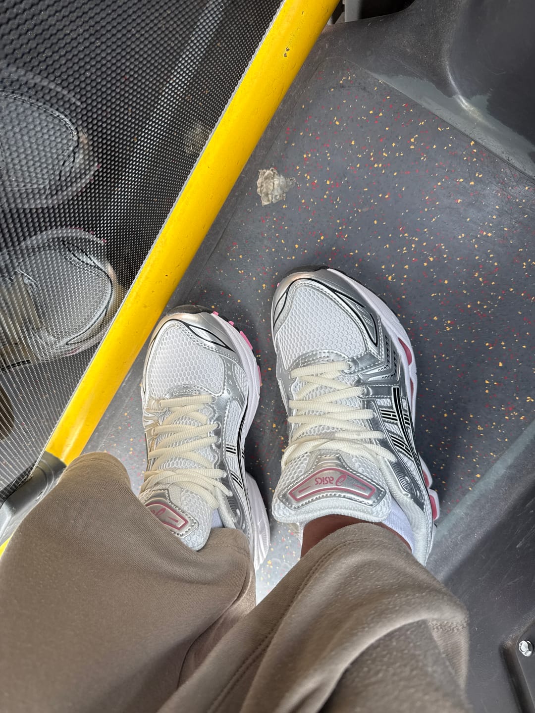 Customer photo review of ASICS baskets Gel Kayano 14 crème rose