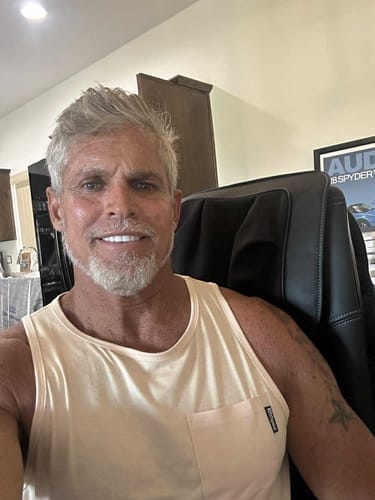 Customer photo review of 021 ESSENTIAL DROP-CUT POCKET TANK